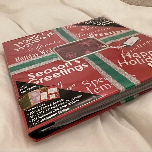 Pre-designed Holiday Scrapbook Album - Picture 9 of 9